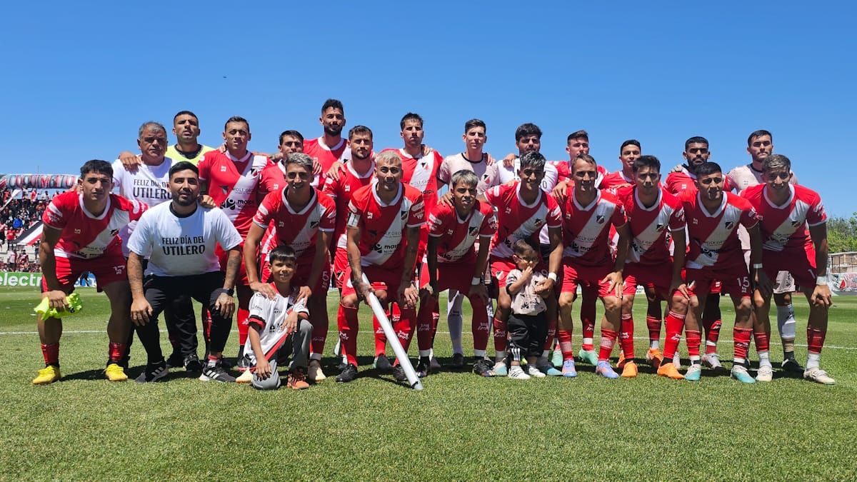 Deportivo Maipú va por todo ante Estudiantes en Río Cuarto, en el partido de ida de la semifinal del Reducido. Deportivo Maipú va por todo ante Estudiantes en Río Cuarto, en el partido de ida de la semifinal del Reducido.