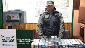 Dos conductores fueron descubiertos cuando querían ingresar a Chile 760 paquetes de cigarrillos