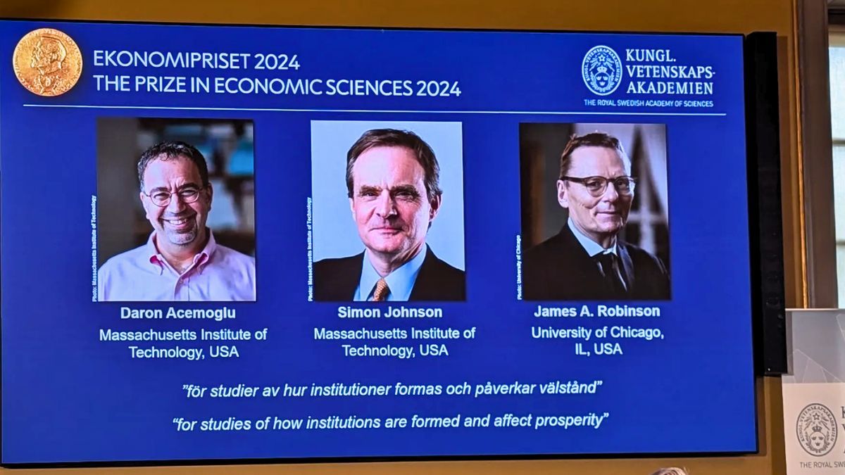 Los ganadores del Premio Nobel de Econom&iacute;a 2025.