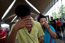 La compañía Malaysia Airlines anunció que el Boeing 777 se estrelló y no hay supervivientes