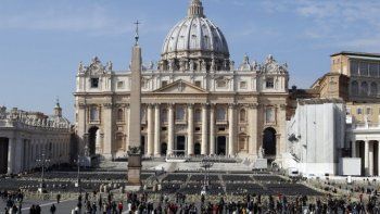 Arrestaron a un hombre que quiso meterse con su auto en el Vaticano