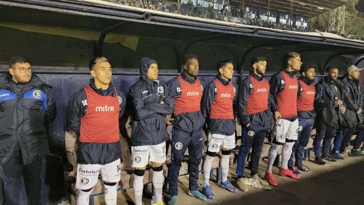 Antes del partido se hizo un minuto de silencio