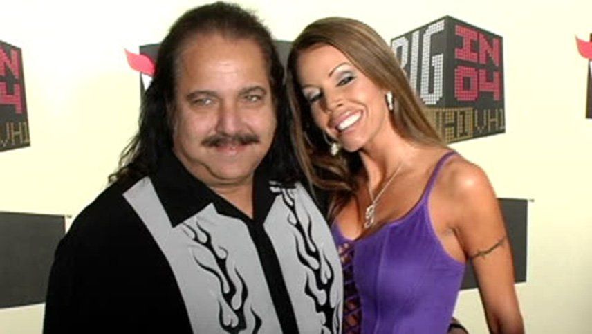 La estrella de cine para adultos Ron Jeremy fue arrestado y acusado por tres violaciones
