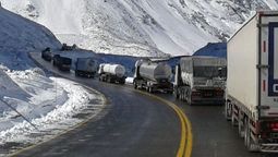 El tránsito en el paso a Chile se cerró este sábado por inestabilidad en alta montaña.