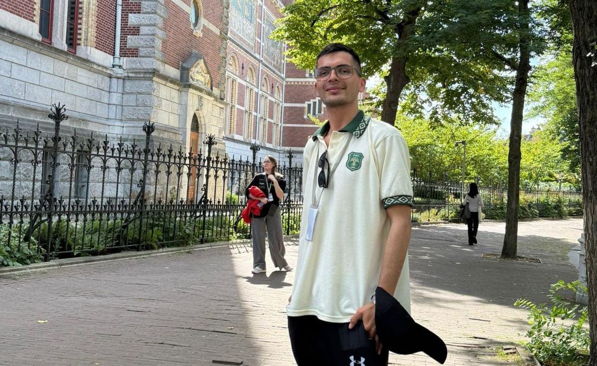 La sonrisa de felicidad y satisfacción: Luciano cosecha uva, ajo y cebolla. Pero también escribe y eso lo llevó a la ciudad de Ana Frank. La sonrisa de felicidad y satisfacción: Luciano cosecha uva, ajo y cebolla. Pero también escribe y eso lo llevó a la ciudad de Ana Frank.