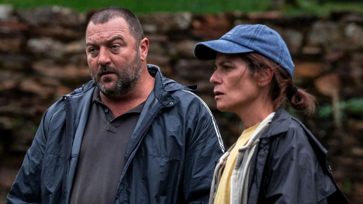 As Bestas, con Luis Zahera, narra la historia de una pareja de franceses que tratan de sostener su pequeño proyecto de agricultura ecológica y turismo rural. As Bestas, con Luis Zahera, narra la historia de una pareja de franceses que tratan de sostener su pequeño proyecto de agricultura ecológica y turismo rural.