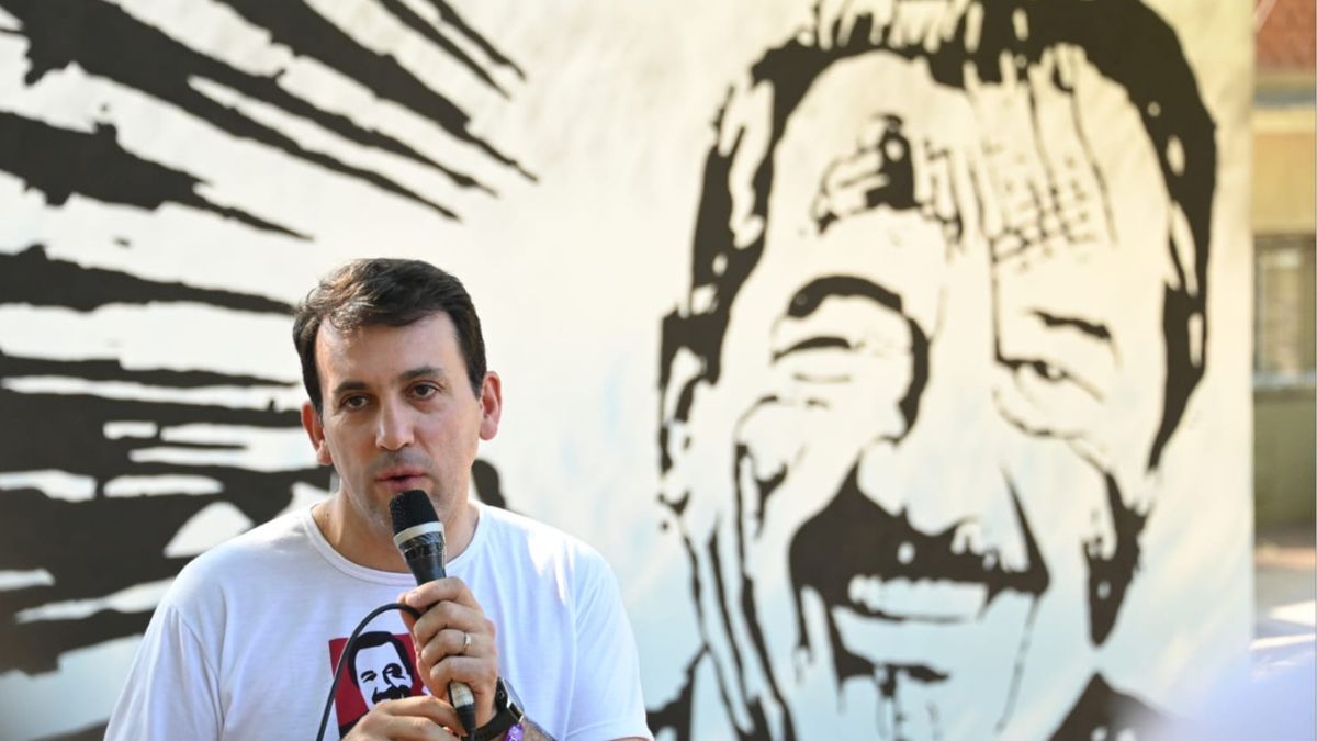 Tadeo García Zalazar, intendente de Godoy Cruz, inauguró un mural en memoria del primer presidente del periodo democrático, Raúl Alfonsín.