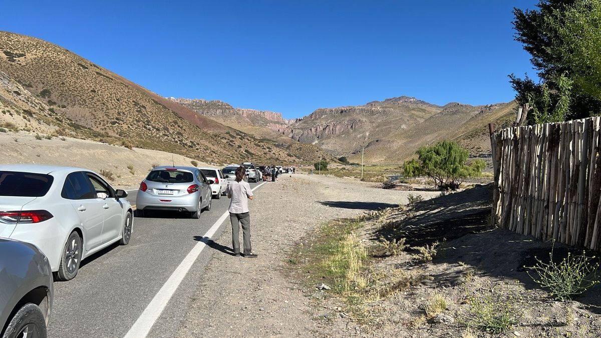 Cientos de personas que viajan a Chile por el Paso Pehuenche tuvieron varias horas de demoras para hacer Aduana. Cientos de personas que viajan a Chile por el Paso Pehuenche tuvieron varias horas de demoras para hacer Aduana.