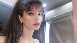 Brenda Asnicar se suma al hilo dental ultra XS en clave floral coquette y paraliza la primavera