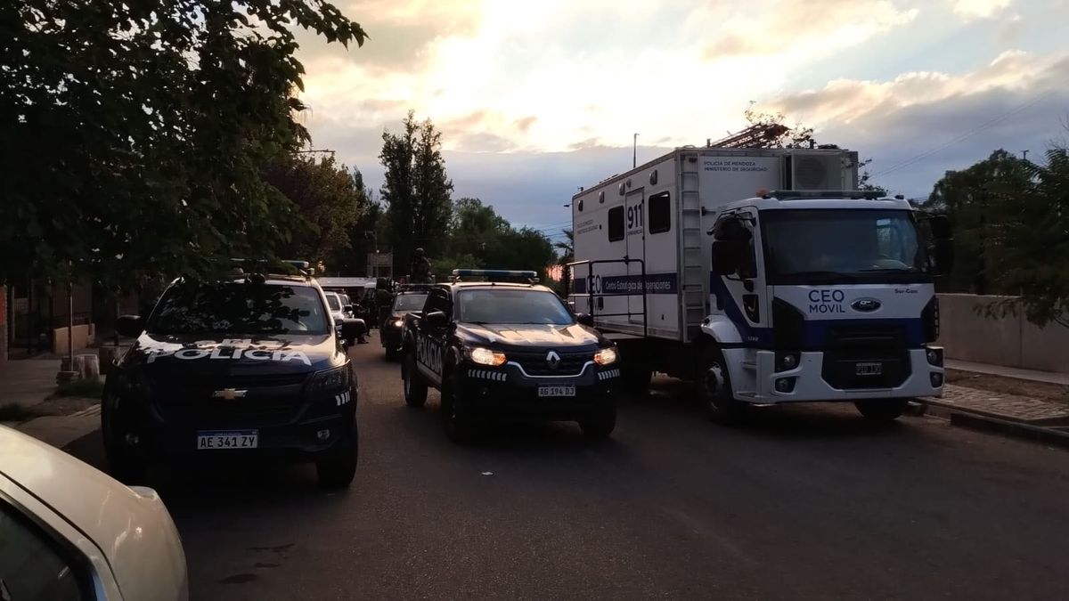 Gran despliegue policial en el interior del barrio Campo Pappa debido a la escalada de violencia en esa zona del Oeste de Godoy Cruz.