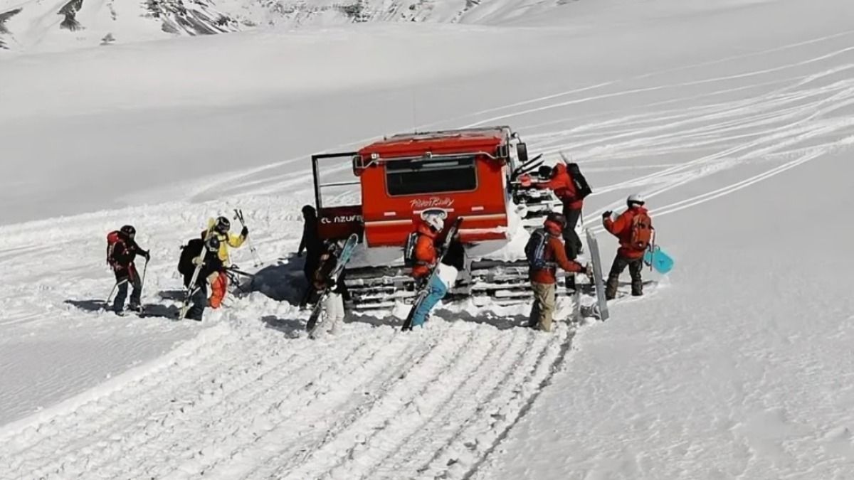 El Azufre se ubica en el Corazón de la Cordillera de Los Andes, en el departamento de Malargüe El Azufre se ubica en el Corazón de la Cordillera de Los Andes, en el departamento de Malargüe