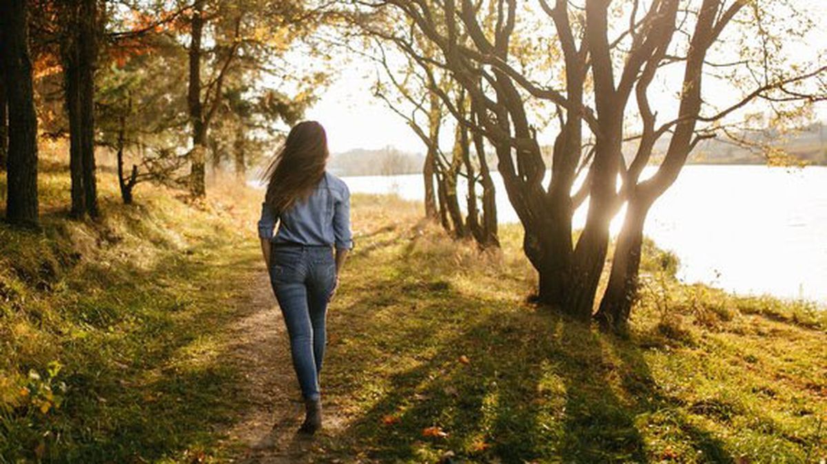 Toda caminata cuenta. No siempre es necesario ponerse ropa deportiva para hacerlo. Toda caminata cuenta. No siempre es necesario ponerse ropa deportiva para hacerlo.