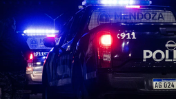 Asalto a mano armada en Guaymallén: le encerraron el auto en moto y se lo llevaron de madrugada.