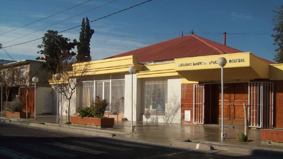 Hermógenes Suárez, rector del IMEI, afirmó que es imposible sostener el sistema con tan pocos alumnos.