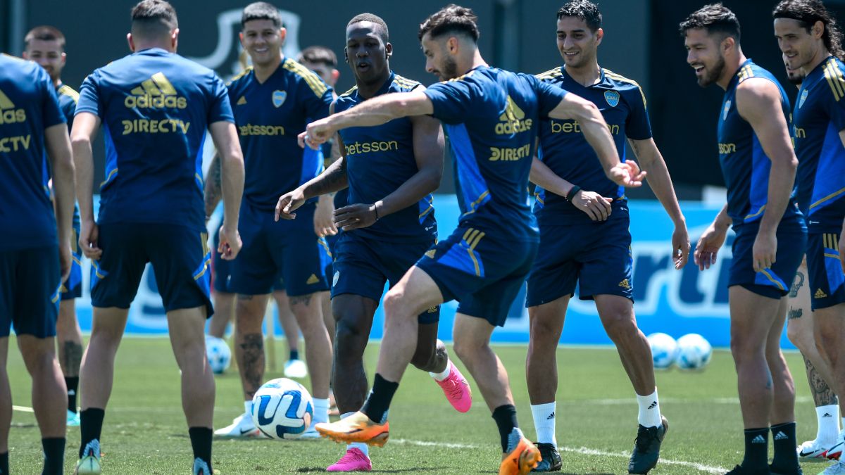 El Pipa Benedetto entrenó y podría estar este sábado en el banco de suplentes. El Pipa Benedetto entrenó y podría estar este sábado en el banco de suplentes.