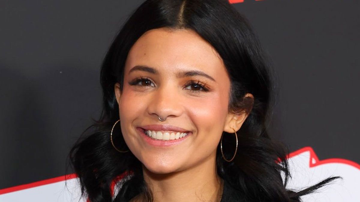 La actriz Nikki Rodríguez interpreta a Jackie Howard en la serie de Netflix.