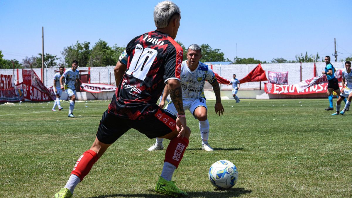 Huracán Las Heras apenas logró empatar en casa frente a Juventud Unida, y perdió el cuarto lugar en la tabla de la Zona 2 y la clasificación. Foto: gentileza Prensa Huracán Las Heras.