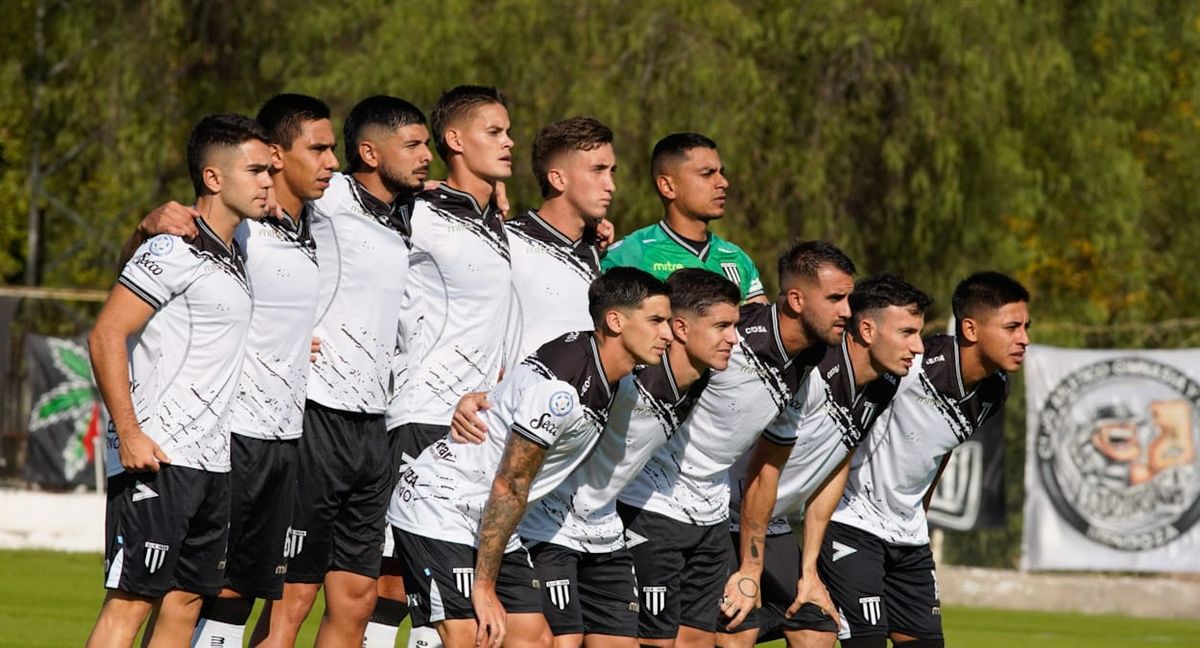 El Lobo está haciendo una buena campaña en la Primera Nacional. El Lobo está haciendo una buena campaña en la Primera Nacional.