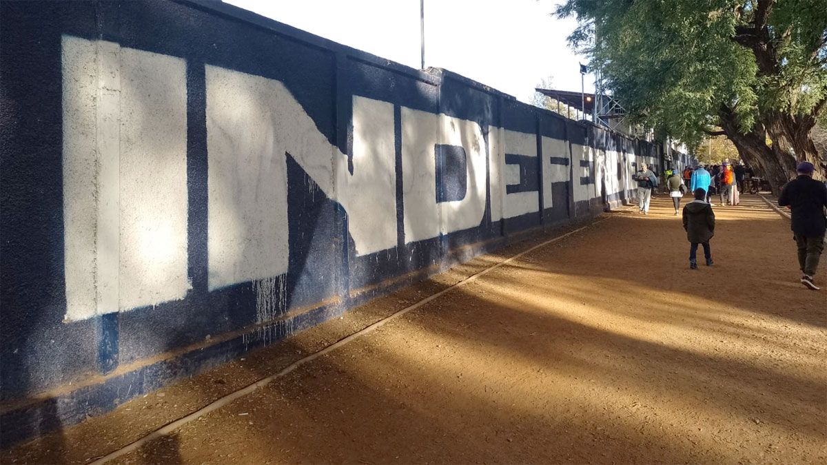 Independiente Rivadavia se entrenó este viernes en el Gargantini antes de viajar a Buenos Aires.