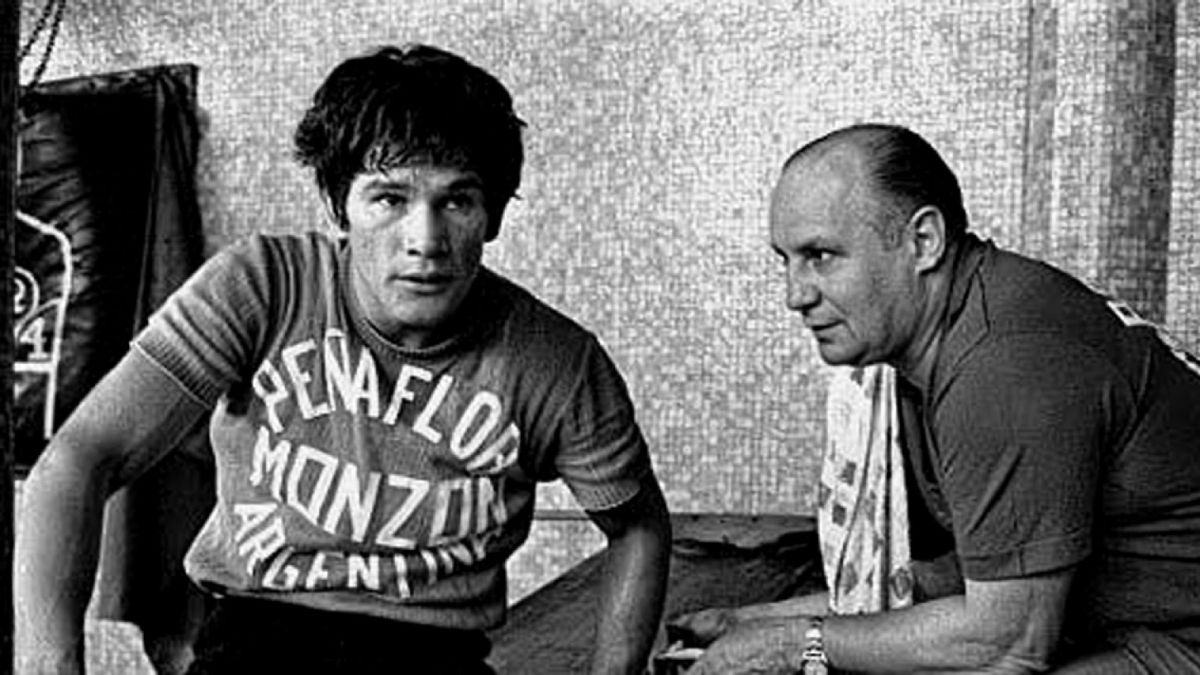Carlos Monzón y su técnico Amilcar Brusa, la dupla más exitosa del boxeo argentino. Ambos santafesinos, comenzaron en el club Unión y juntos alcanzaron la gloria máxima del boxeo. Carlos Monzón y su técnico Amilcar Brusa, la dupla más exitosa del boxeo argentino. Ambos santafesinos, comenzaron en el club Unión y juntos alcanzaron la gloria máxima del boxeo.