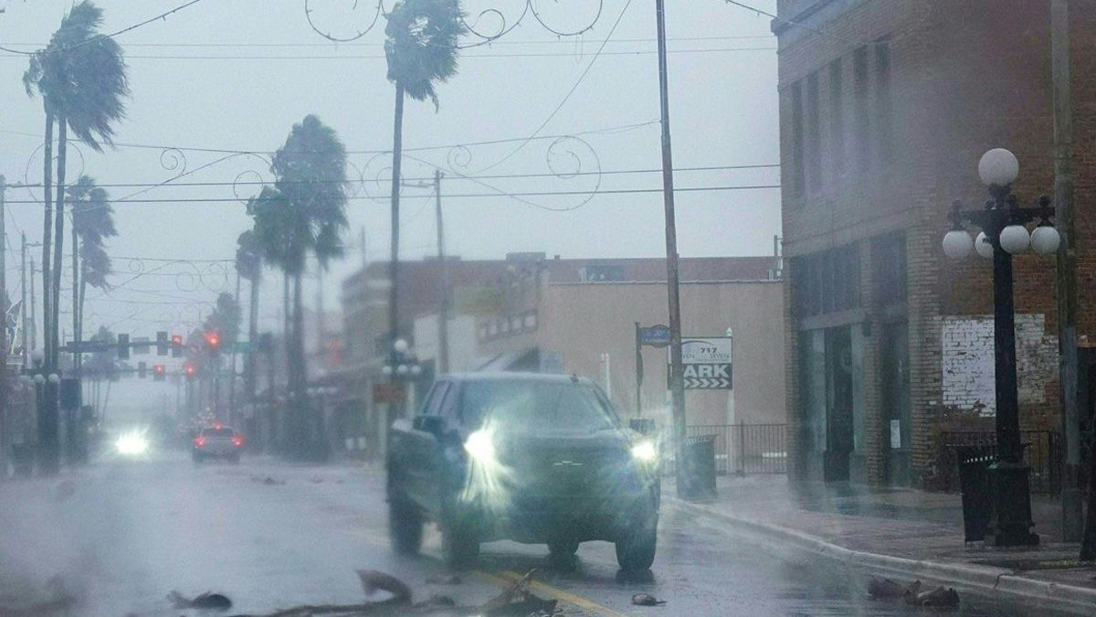 Fuertes vientos, calles inundadas y miles de viviendas sin electricidad provocó el huracán Ian que pasó por Florida y se dirige a Carolina del Sur