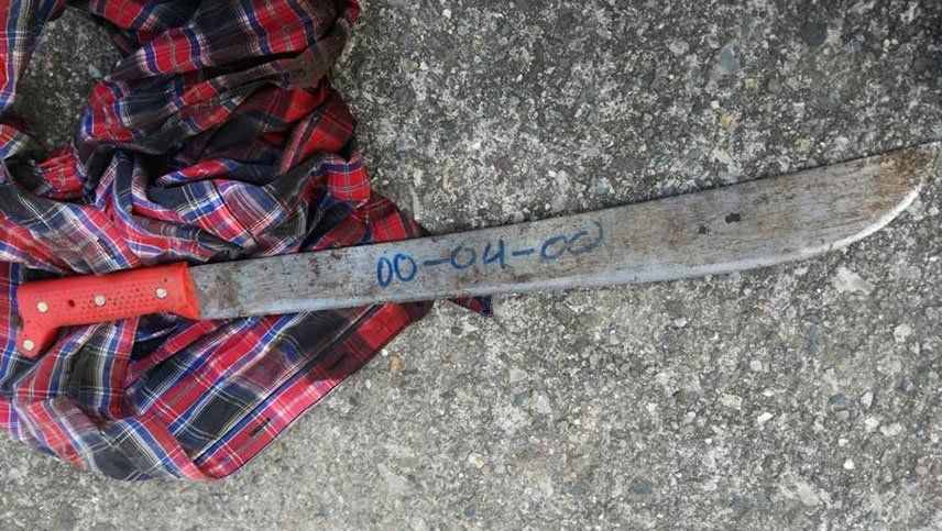 Atacó a machetazos a sus hijos por gastar $20 en golosinas