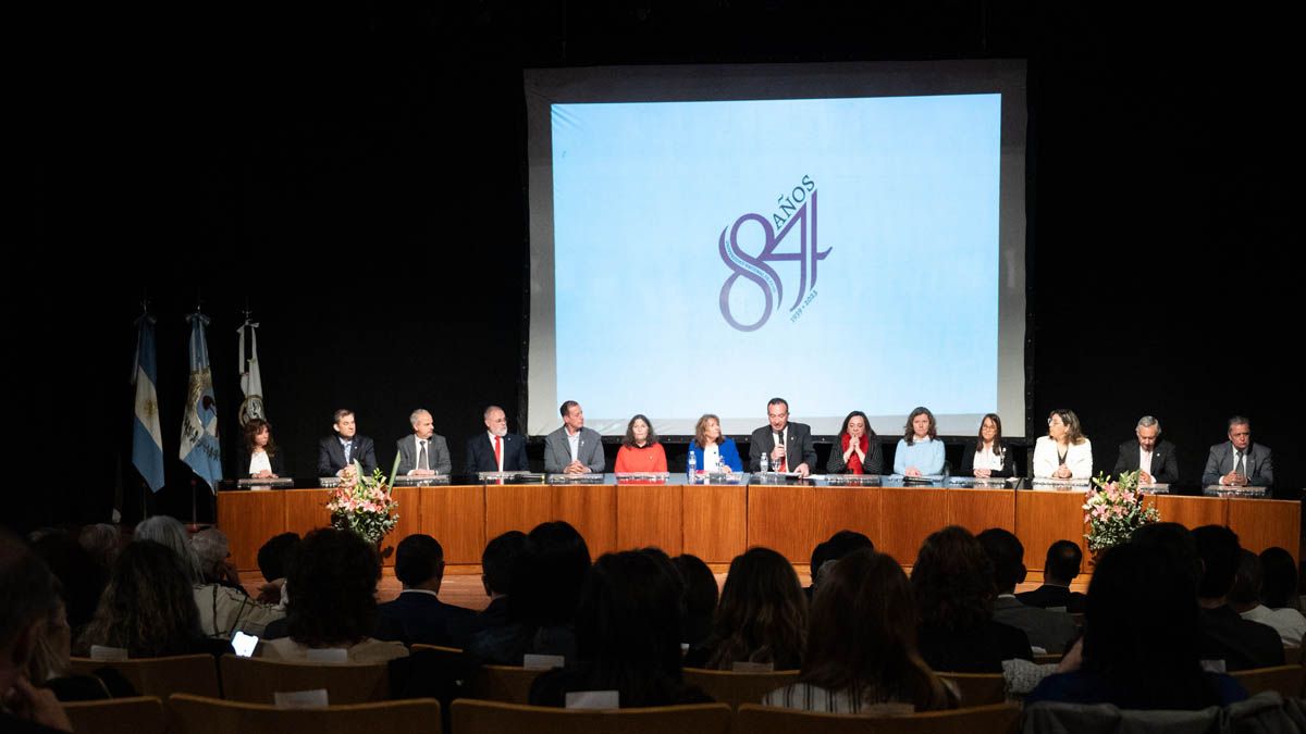 La mesa académica de la UNCuyo.