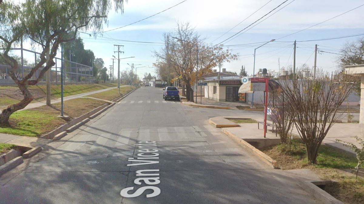 Un chofer de micro fue atacado en Godoy Cruz, donde fue apuñalado por un delincuente que intentó asaltarlo. Quedó