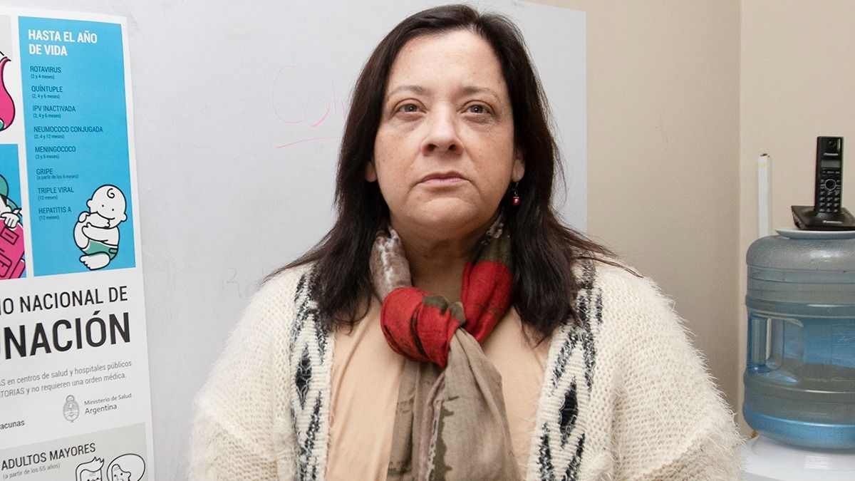 La jefa del Programa Provincial de Inmunizaciones, Iris Aguilar, remarcó la gravedad de que los padres se resistan a vacunar a sus hijos contra el Sarampión, porque un sólo caso podría generar un brote de esa enfermedad. La jefa del Programa Provincial de Inmunizaciones, Iris Aguilar, remarcó la gravedad de que los padres se resistan a vacunar a sus hijos contra el Sarampión, porque un sólo caso podría generar un brote de esa enfermedad.