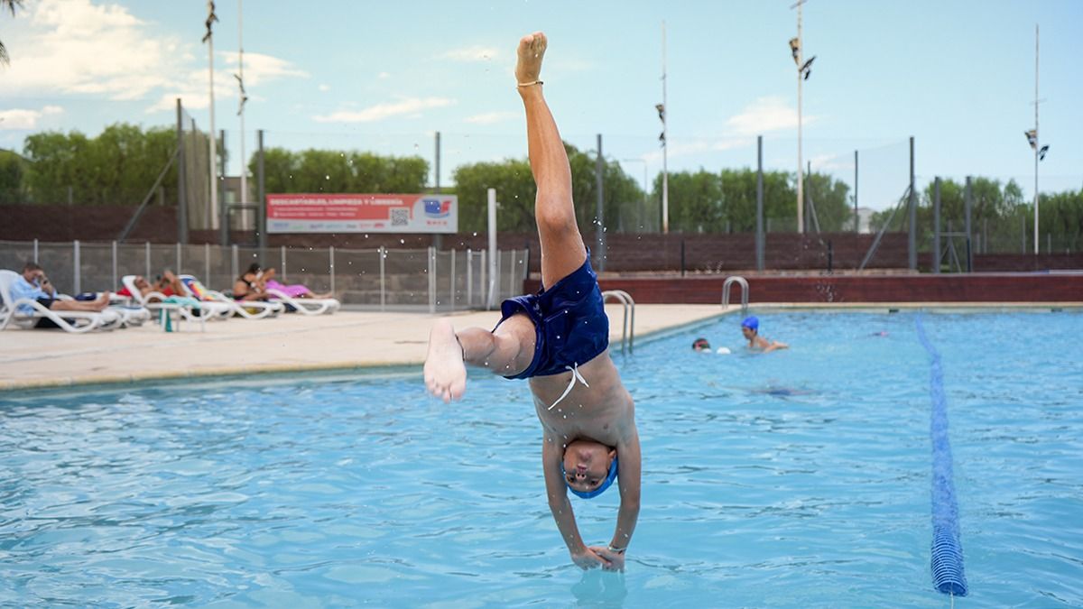 En Mendoza, algunas piletas ya abrieron la temporada. Ideal para aguantar la ola de calor.