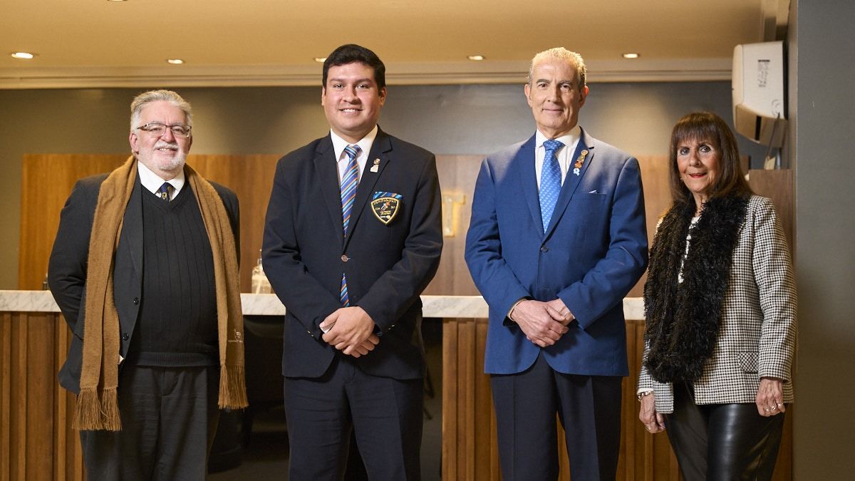 De izquierda a derecha: Francisco Perez Diez, tesorero del Rotary Club Mendoza Joel Salvatierra Gobernador de Distrito 4851 (2024/2025), Ricardo Oscar Llorente, ex gobernador de distrito y María Antonieta Castro Aubone Asistente del Gobernador de Distrito 4851 (2024/2025). De izquierda a derecha: Francisco Perez Diez, tesorero del Rotary Club Mendoza Joel Salvatierra Gobernador de Distrito 4851 (2024/2025), Ricardo Oscar Llorente, ex gobernador de distrito y María Antonieta Castro Aubone Asistente del Gobernador de Distrito 4851 (2024/2025).