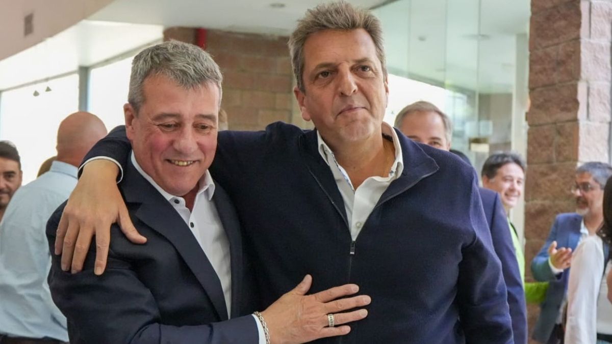 Abrazo. Massa y Bermejo se mostraron cercanos en San Rafael. Abrazo. Massa y Bermejo se mostraron cercanos en San Rafael.