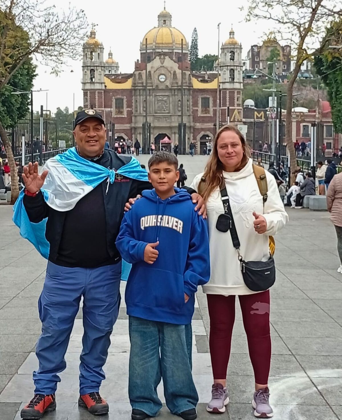 Carlos, Andrea y su pequeño hijo de 12 años, que siendo un bebé tuvo un grave accidente. Carlos, Andrea y su pequeño hijo de 12 años, que siendo un bebé tuvo un grave accidente.