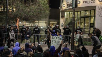 Volvieron a repetirse violentas protestas en California y descubrieron lo que es hacer un piquete