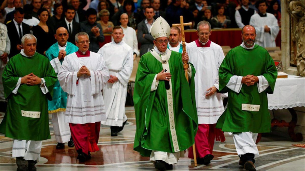 Tras una inédita misa ante mil detenidos, el Papa pidió una mejora de las condiciones carcelarias