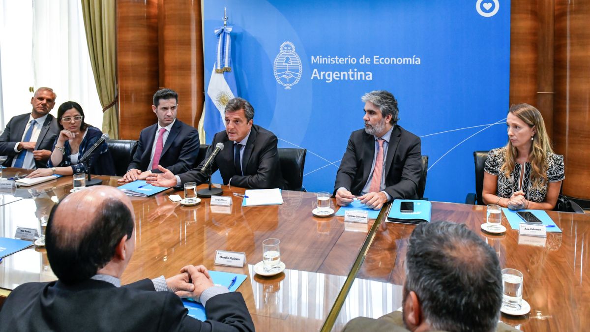 Una importante apuesta a la reactivación económica presentó este lunes el ministro Sergio Massa. Se trata del Plan Ahora 10, para la compra de teléfonos celulares.