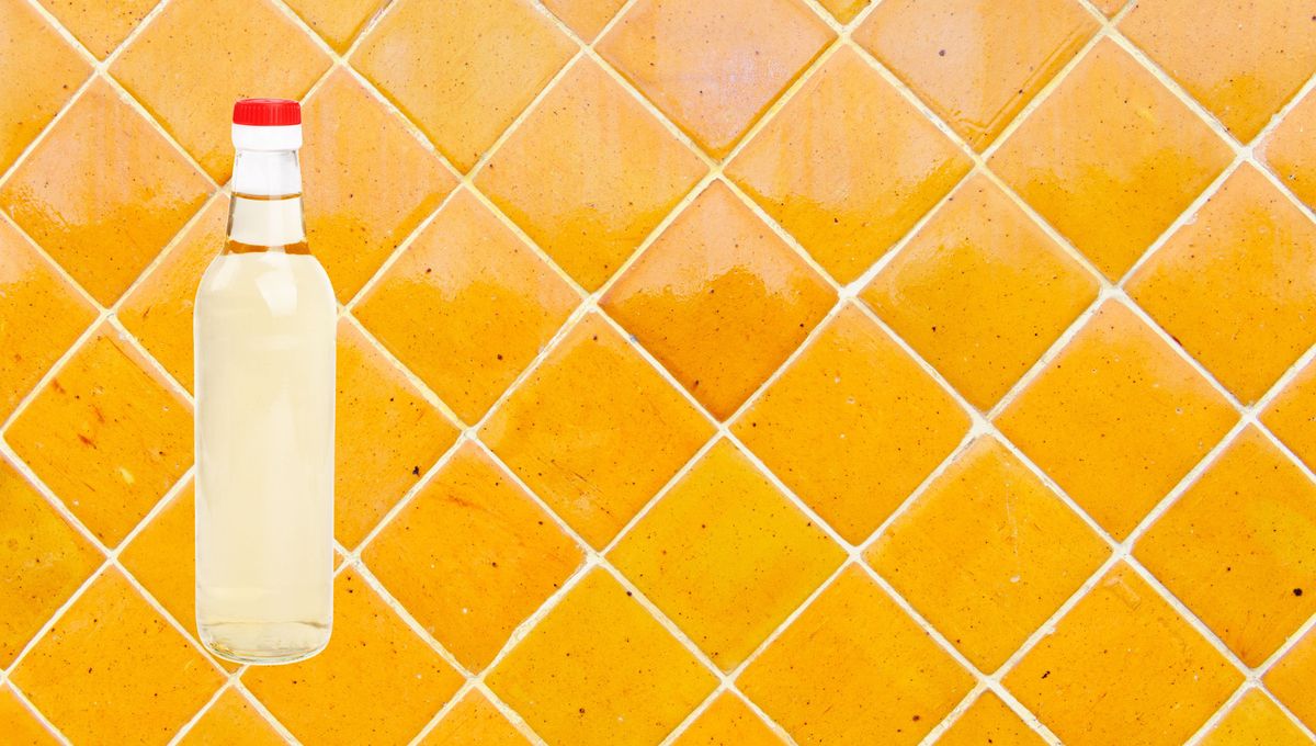 Si los azulejos son muy delicados, utiliza esponjas suaves sin metal. Si los azulejos son muy delicados, utiliza esponjas suaves sin metal. 