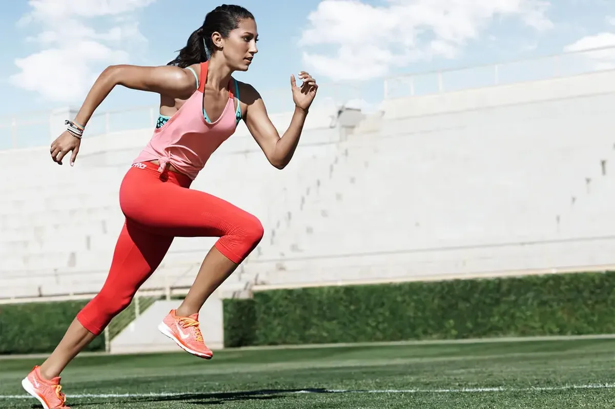 Correr alternando velocidades es un ejercicio muy efectivo. Correr alternando velocidades es un ejercicio muy efectivo.