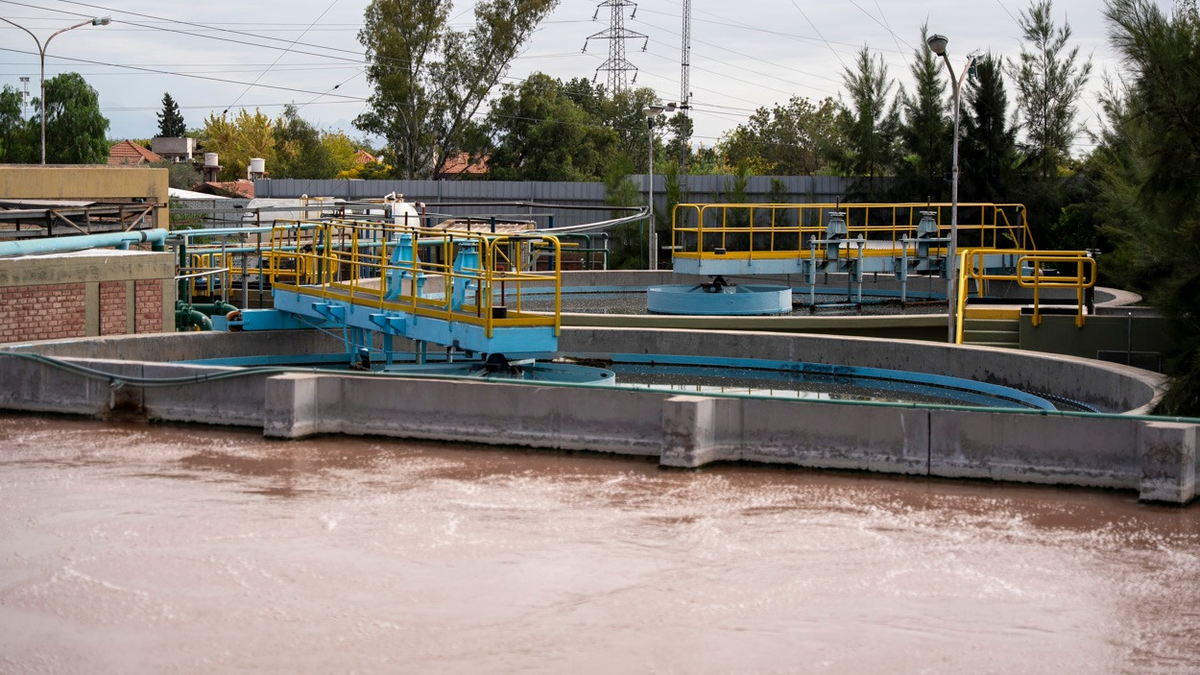 La planta de tratamiento de efluentes de la cervecería recupera el agua residual del proceso de elaboración de la cerveza, y abastecerá al futuro acueducto La planta de tratamiento de efluentes de la cervecería recupera el agua residual del proceso de elaboración de la cerveza, y abastecerá al futuro acueducto