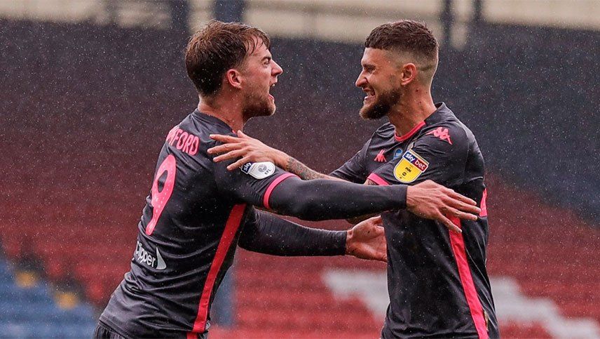 El Leeds de Bielsa venció a Blackburn y se acerca al histórico ascenso