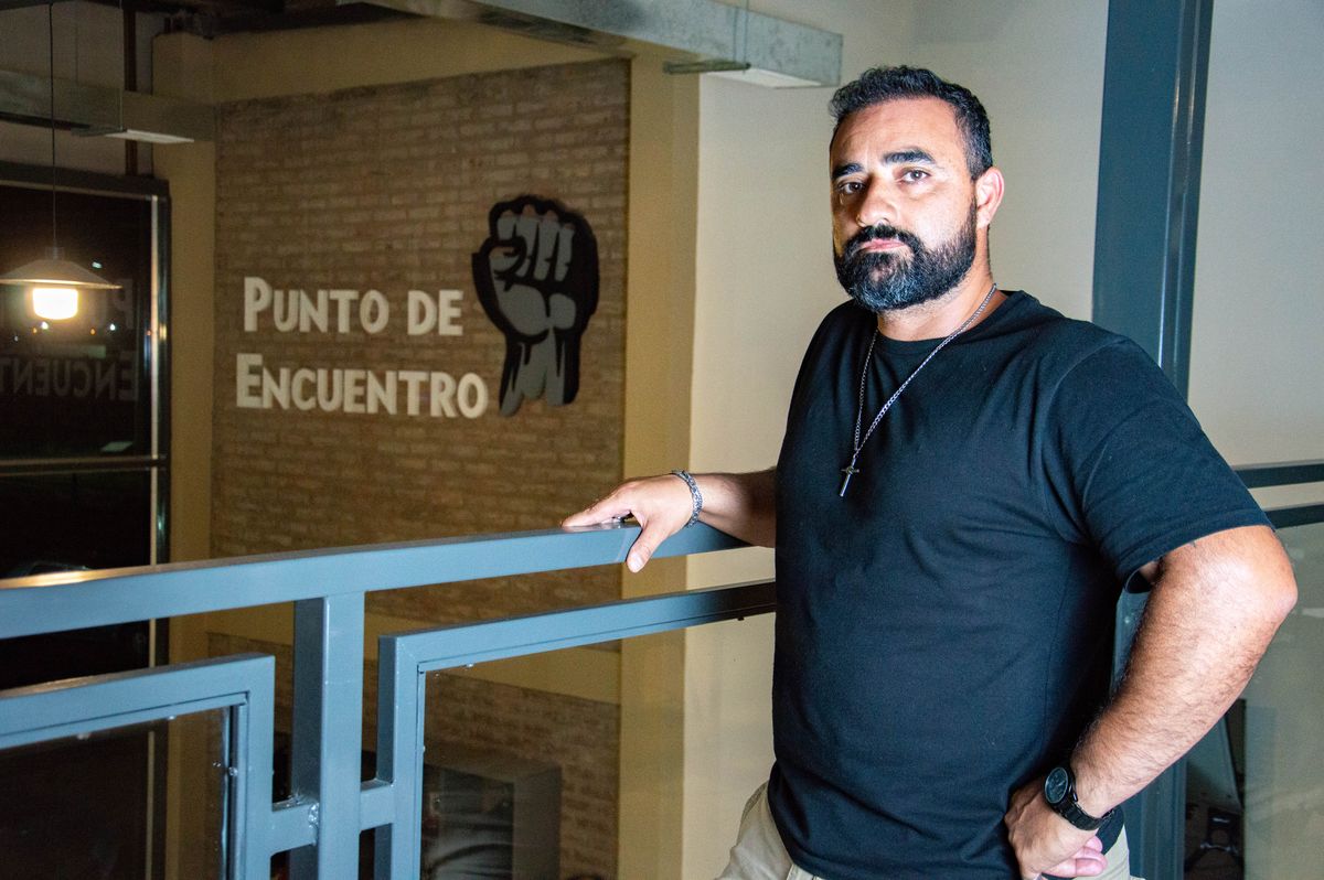 El destino de David iba a ser el trabajo en la finca pero lo torció para cumplir su sueño: estudiar una carrera y viajar en moto. El destino de David iba a ser el trabajo en la finca pero lo torció para cumplir su sueño: estudiar una carrera y viajar en moto.