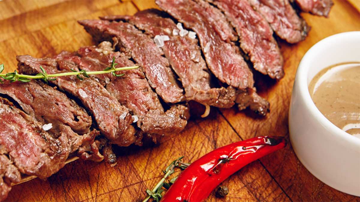 Centro de entraña, la carne que puede hacerse a la parrilla, en milanesa o estofado. Es barata, tierna y sabrosa. Centro de entraña, la carne que puede hacerse a la parrilla, en milanesa o estofado. Es barata, tierna y sabrosa.