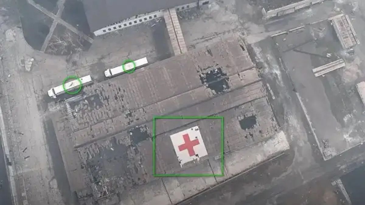 Guerra Rusia - Ucrania: las fuerzas rusas continúan el asedio de Mariupol con bombardeos constantes. Dañaron un edificio de la Cruz Roja.