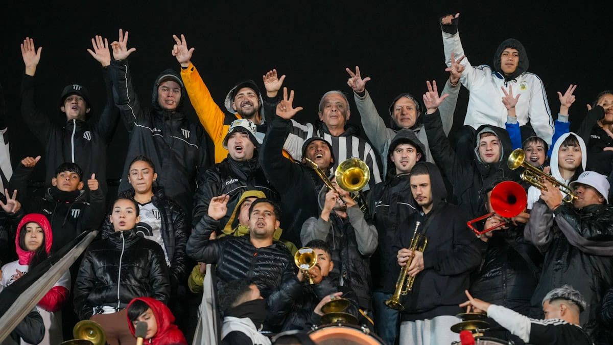 Los seguidores del Lobo fueron al Legrotaglie. Los seguidores del Lobo fueron al Legrotaglie.