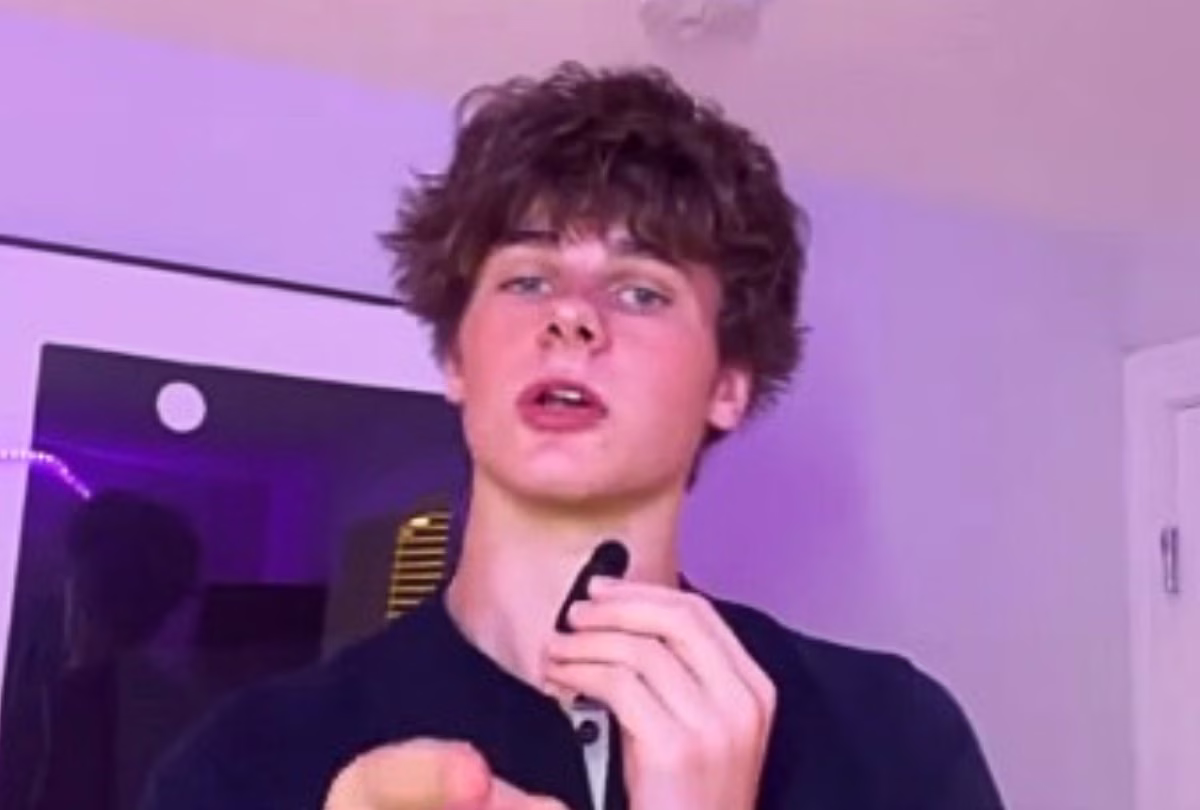 Charles Hayes usa su cuenta de TikTok para compartir trabajos secundarios perfectos para adolescentes. Charles Hayes usa su cuenta de TikTok para compartir trabajos secundarios perfectos para adolescentes.