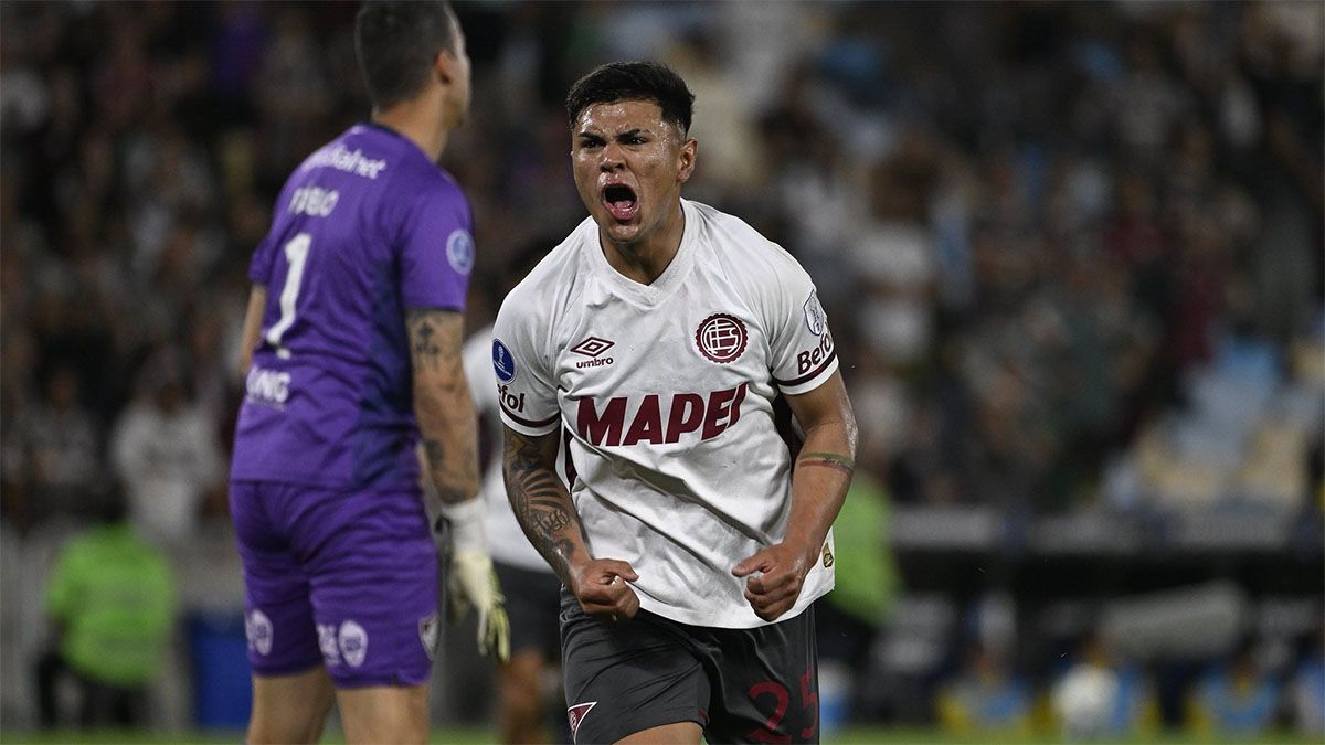 Dylan Aquino marcó el gol de la clasificación de Lanús.