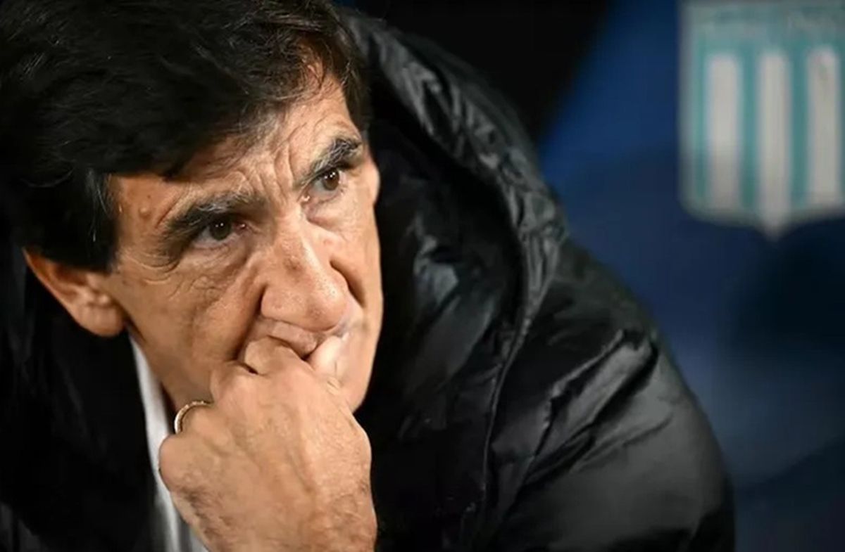 Gustavo Costas ya no es más el DT de Racing y los hinchas reaccionaron.