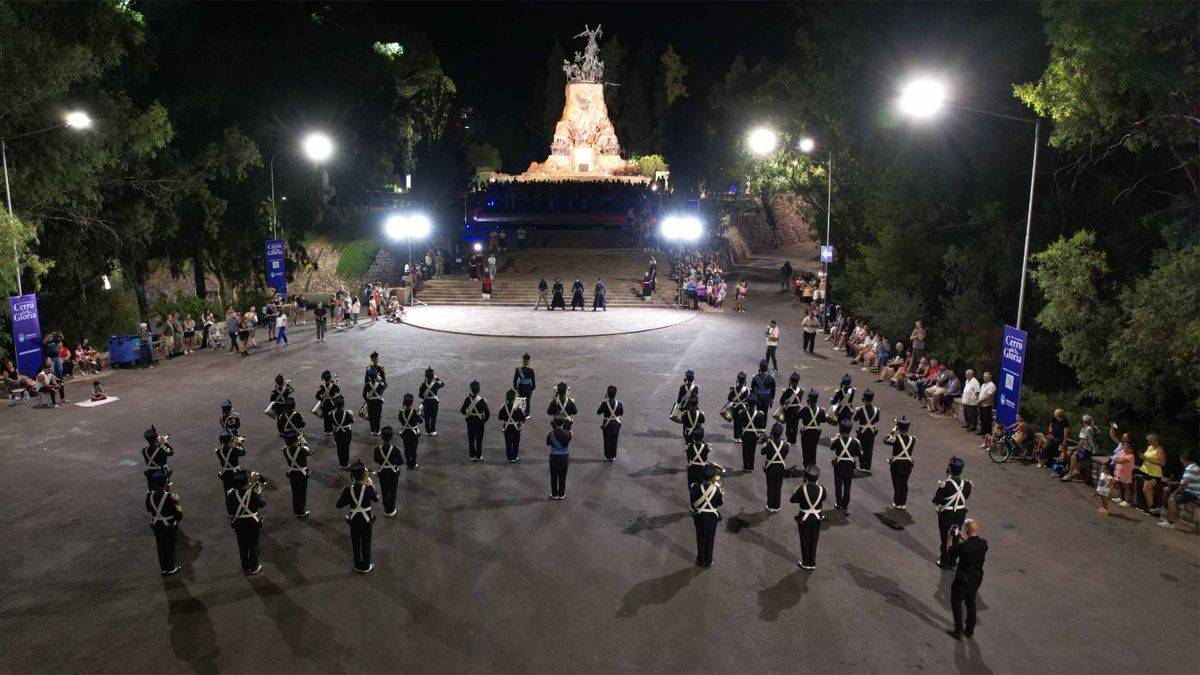 El acto que conmemoró un nuevo aniversario del Cerro de la Gloria.