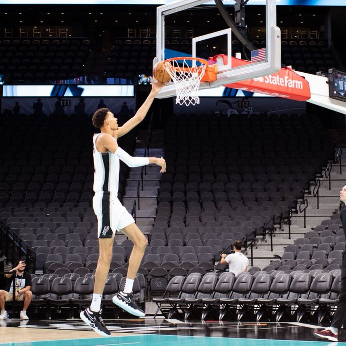 Wembanyama en la presentación en los Spurs Wembanyama en la presentación en los Spurs