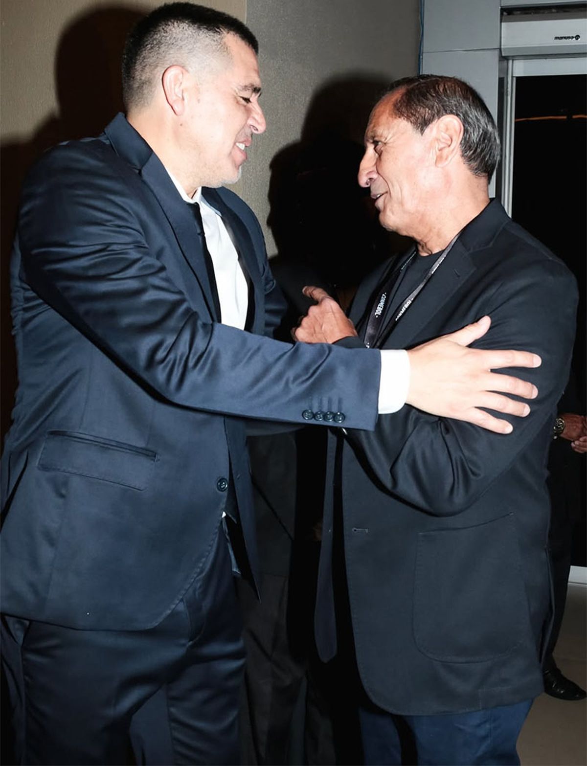 Juan Rom&aacute;n Riquelme saluda afectuosamente a Ram&oacute;n D&iacute;az.